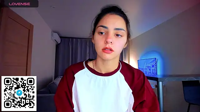 Snapshot of EmiliaZen chatting on September 26, 2025, 3:38 pm EmiliaZen online show from September 26, 2025, 3:38 pm