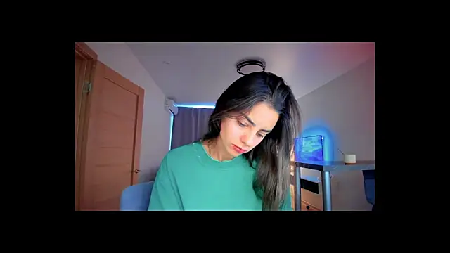 Snapshot of EmiliaZen chatting on September 28, 2025, 12:21 pm EmiliaZen online show from September 28, 2025, 12:21 pm