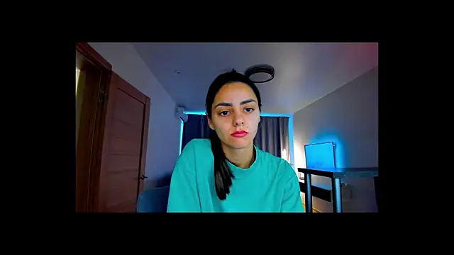 Snapshot of EmiliaZen chatting on October 6, 2025, 12:24 pm EmiliaZen online show from October 6, 2025, 12:24 pm