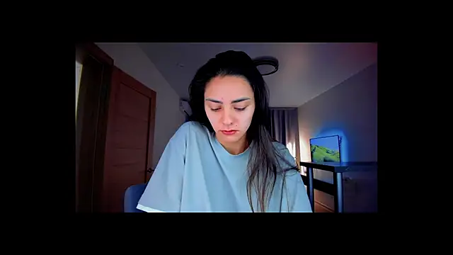 Snapshot of EmiliaZen chatting on October 7, 2025, 2:36 pm EmiliaZen online show from October 7, 2025, 2:36 pm