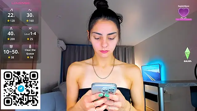 Snapshot of EmiliaZen chatting on October 9, 2025, 2:37 pm EmiliaZen online show from October 9, 2025, 2:37 pm