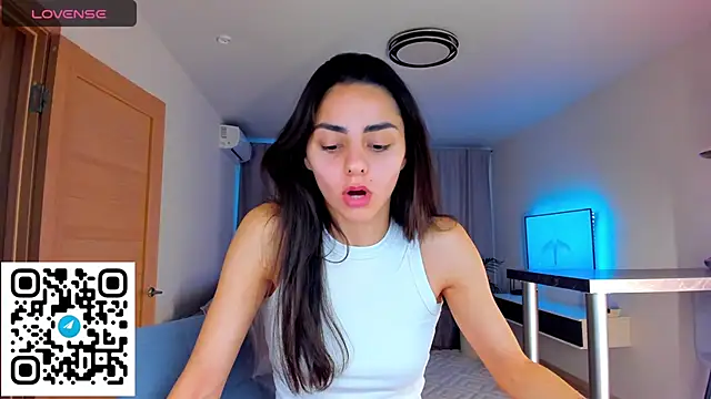 Snapshot of EmiliaZen chatting on October 11, 2025, 2:26 pm EmiliaZen online show from October 11, 2025, 2:26 pm