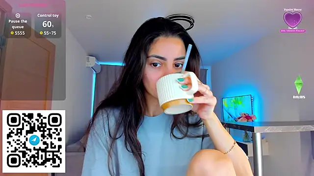 Snapshot of EmiliaZen chatting on October 13, 2025, 1:22 pm EmiliaZen online show from October 13, 2025, 1:22 pm