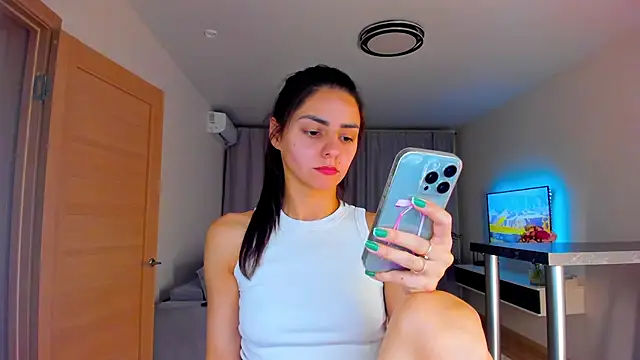 Snapshot of EmiliaZen chatting on October 15, 2025, 5:24 pm EmiliaZen online show from October 15, 2025, 5:24 pm