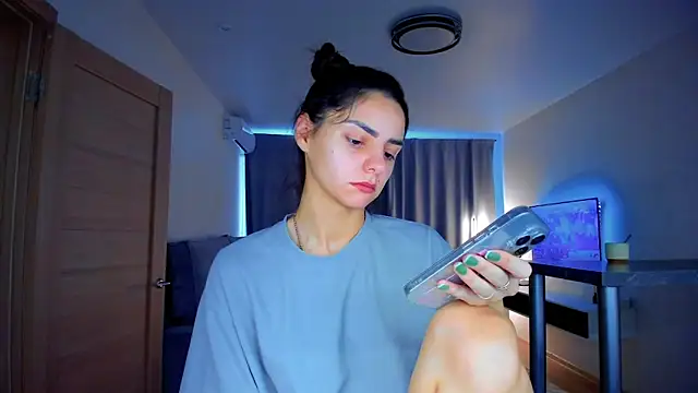 Snapshot of EmiliaZen chatting on October 16, 2025, 1:01 pm EmiliaZen online show from October 16, 2025, 1:01 pm