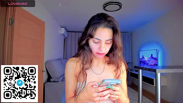 Snapshot of EmiliaZen chatting on October 21, 2025, 3:24 pm EmiliaZen online show from October 21, 2025, 3:24 pm