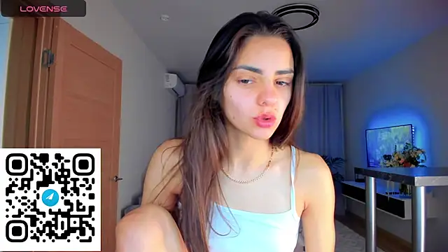 Snapshot of EmiliaZen chatting on October 27, 2025, 5:39 pm EmiliaZen online show from October 27, 2025, 5:39 pm