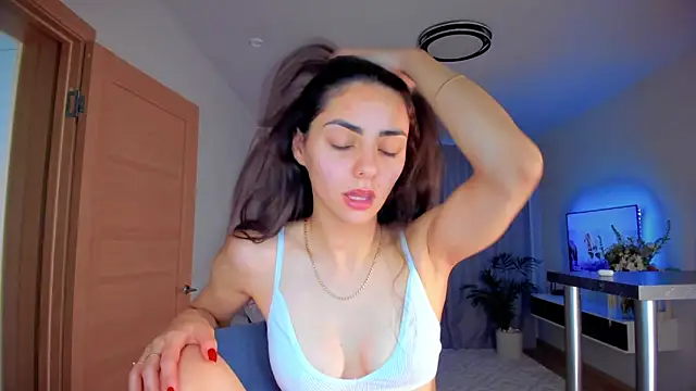 Snapshot of EmiliaZen chatting on October 29, 2025, 1:13 pm EmiliaZen online show from October 29, 2025, 1:13 pm