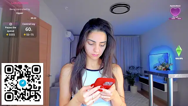 Snapshot of EmiliaZen chatting on October 30, 2025, 2:18 pm EmiliaZen online show from October 30, 2025, 2:18 pm