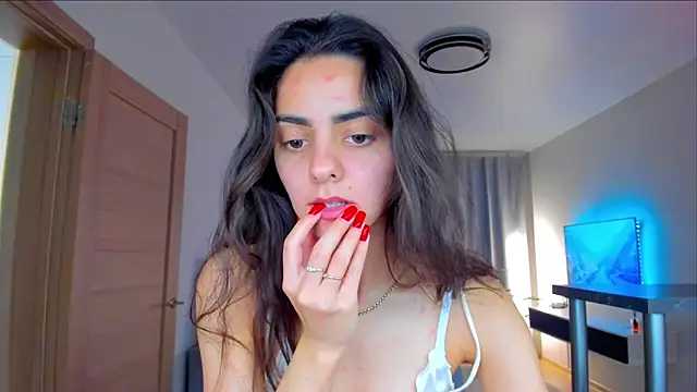 Snapshot of EmiliaZen chatting on November 7, 2025, 4:29 pm EmiliaZen online show from November 7, 2025, 4:29 pm