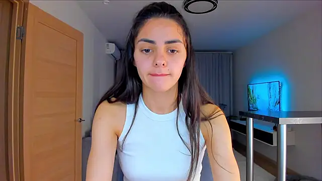 Snapshot of EmiliaZen chatting on November 10, 2025, 2:49 pm EmiliaZen online show from November 10, 2025, 2:49 pm