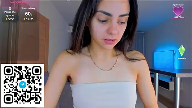 Snapshot of EmiliaZen chatting on November 12, 2025, 1:00 pm EmiliaZen online show from November 12, 2025, 1:00 pm