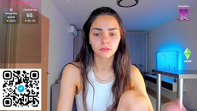 Snapshot of EmiliaZen chatting on November 15, 2025, 3:52 pm EmiliaZen online show from November 15, 2025, 3:52 pm