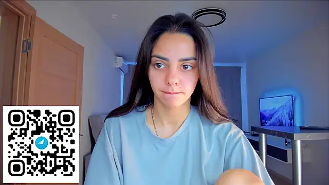 Snapshot of EmiliaZen chatting on November 18, 2025, 11:58 am EmiliaZen online show from November 18, 2025, 11:58 am