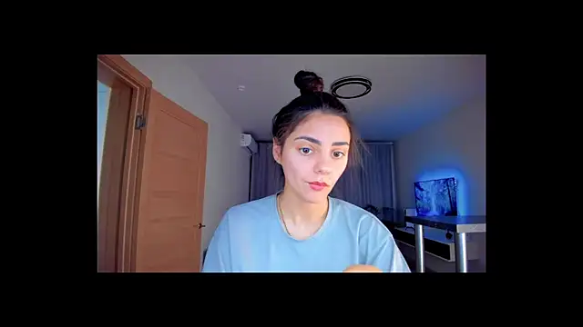 Snapshot of EmiliaZen chatting on November 22, 2025, 2:49 pm EmiliaZen online show from November 22, 2025, 2:49 pm