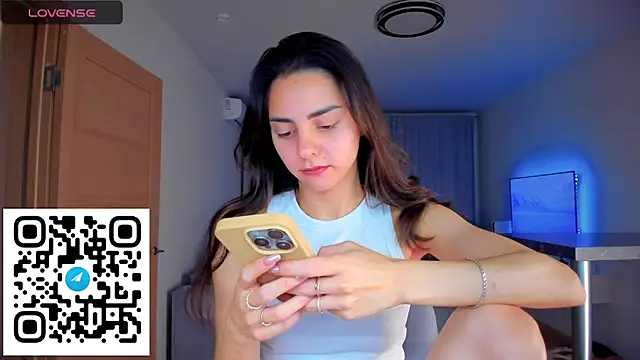 Snapshot of EmiliaZen chatting on November 24, 2025, 5:12 pm EmiliaZen online show from November 24, 2025, 5:12 pm