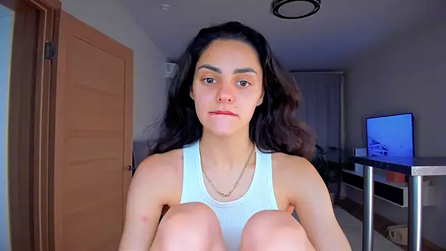 EmiliaZen online show from December 5, 2025, 8:05 pm