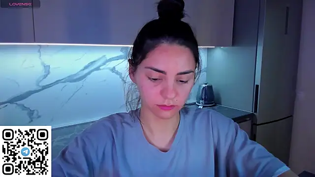 Snapshot of EmiliaZen chatting on June 9, 2026, 9:37 pm EmiliaZen online show from June 9, 2026, 9:37 pm