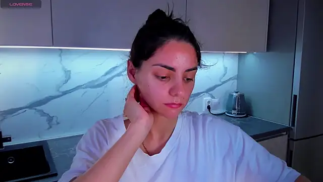Snapshot of EmiliaZen chatting on June 16, 2026, 4:53 pm EmiliaZen online show from June 16, 2026, 4:53 pm