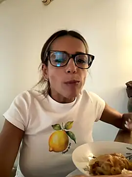 Snapshot of PlayfulShow chatting on September 23, 2025, 8:06 am PlayfulShow online show from September 23, 2025, 8:06 am