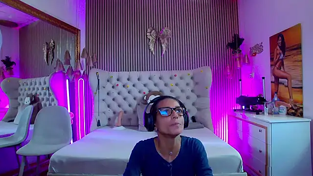 Snapshot of PlayfulShow chatting on July 23, 2026, 7:50 am PlayfulShow online show from July 23, 2026, 7:50 am
