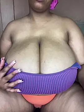 Snapshot of NonoGotBoobies chatting on October 19, 2025, 4:40 pm NonoGotBoobies online show from October 19, 2025, 4:40 pm