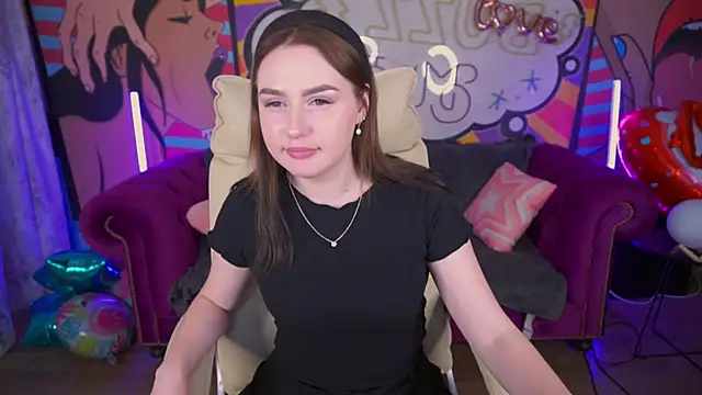 Snapshot of DivineJass chatting on February 20, 2025, 11:43 pm DivineJass online show from February 20, 2025, 11:43 pm