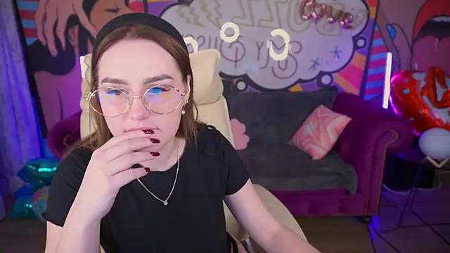 Snapshot of DivineJass chatting on February 21, 2025, 5:56 am DivineJass online show from February 21, 2025, 5:56 am