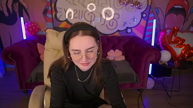 Snapshot of DivineJass chatting on March 3, 2025, 7:32 am DivineJass online show from March 3, 2025, 7:32 am