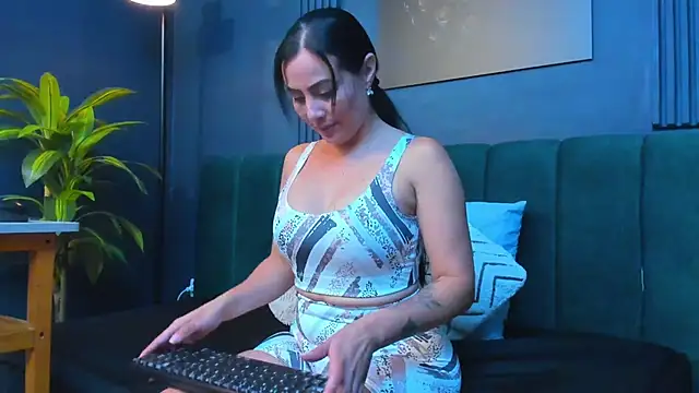 Snapshot of scarlet_edwars chatting on November 17, 2025, 6:57 pm scarlet edwars online show from November 17, 2025, 6:57 pm