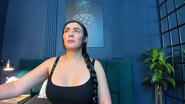 scarlet edwars online show from July 15, 2026, 4:34 pm