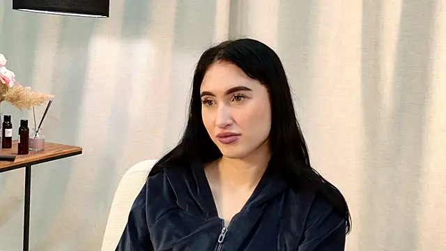 LynnaHandley online show from February 7, 2025, 12:50 pm