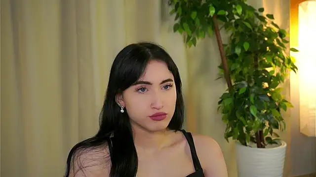 LynnaHandley online show from February 17, 2025, 5:47 am