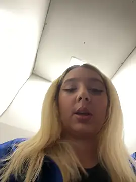 hotamanda01 online show from December 13, 2025, 9:31 pm