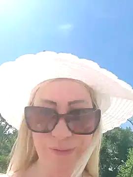 Snapshot of visnjica chatting on June 9, 2026, 12:50 pm visnjica online show from June 9, 2026, 12:50 pm
