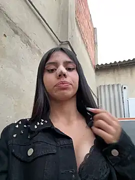 Snapshot of Laura-Khalifa chatting on February 8, 2025, 10:51 pm Laura-Khalifa online show from February 8, 2025, 10:51 pm