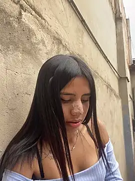 Snapshot of Laura-Khalifa chatting on February 12, 2025, 7:24 pm Laura-Khalifa online show from February 12, 2025, 7:24 pm