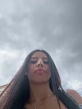 Snapshot of Laura-Khalifa chatting on February 16, 2025, 8:00 pm Laura-Khalifa online show from February 16, 2025, 8:00 pm