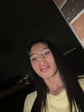 Snapshot of Laura-Khalifa chatting on February 17, 2025, 5:58 am Laura-Khalifa online show from February 17, 2025, 5:58 am