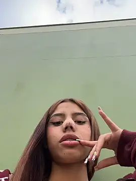 Snapshot of Laura-Khalifa chatting on February 18, 2025, 8:58 pm Laura-Khalifa online show from February 18, 2025, 8:58 pm