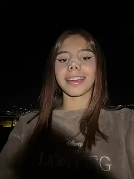 Snapshot of Laura-Khalifa chatting on February 20, 2025, 5:23 am Laura-Khalifa online show from February 20, 2025, 5:23 am