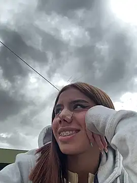 Snapshot of Laura-Khalifa chatting on February 21, 2025, 8:38 pm Laura-Khalifa online show from February 21, 2025, 8:38 pm