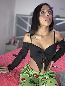 Snapshot of Laura-Khalifa chatting on March 9, 2025, 8:29 am Laura-Khalifa online show from March 9, 2025, 8:29 am