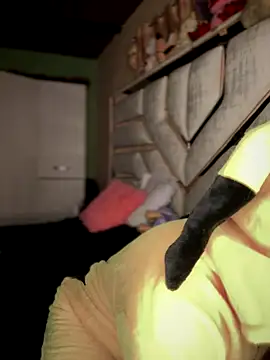 Snapshot of Laura-Khalifa chatting on September 15, 2025, 5:51 am Laura-Khalifa online show from September 15, 2025, 5:51 am