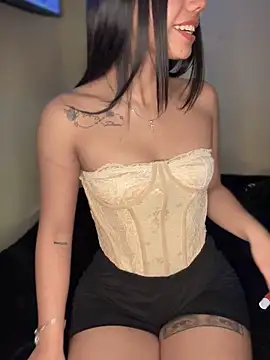 Snapshot of Laura-Khalifa chatting on October 18, 2025, 5:21 am Laura-Khalifa online show from October 18, 2025, 5:21 am