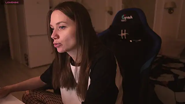 Snapshot of alexa_feels_ chatting on February 16, 2025, 6:43 pm alexa feels online show from February 16, 2025, 6:43 pm