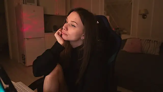 Snapshot of alexa_feels_ chatting on March 2, 2025, 7:34 pm alexa feels online show from March 2, 2025, 7:34 pm