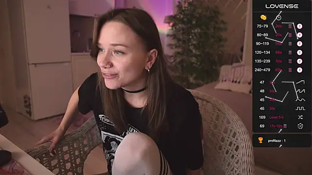 Snapshot of alexa_feels_ chatting on November 6, 2025, 4:30 pm alexa feels online show from November 6, 2025, 4:30 pm