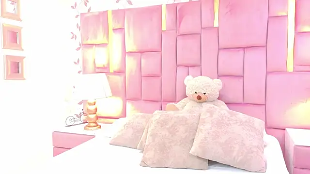 Snapshot of ArianaFranco chatting on June 24, 2026, 2:16 pm ArianaFranco online show from June 24, 2026, 2:16 pm