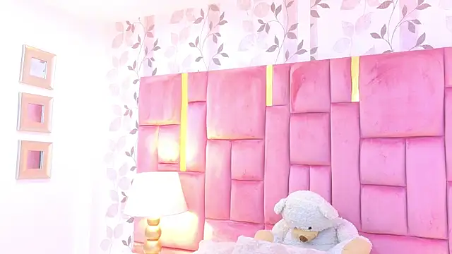 Snapshot of ArianaFranco chatting on July 14, 2026, 12:44 pm ArianaFranco online show from July 14, 2026, 12:44 pm